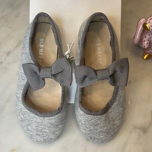 NWT Old Navy Grey Shoes with Grey Grosgrain Ribbon Bows Size 6